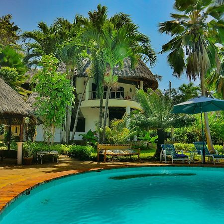 Upani In Diani Bed and Breakfast Diani Beach Eksteriør billede