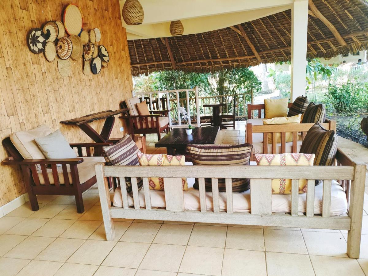 Upani In Diani Bed and Breakfast Diani Beach Eksteriør billede