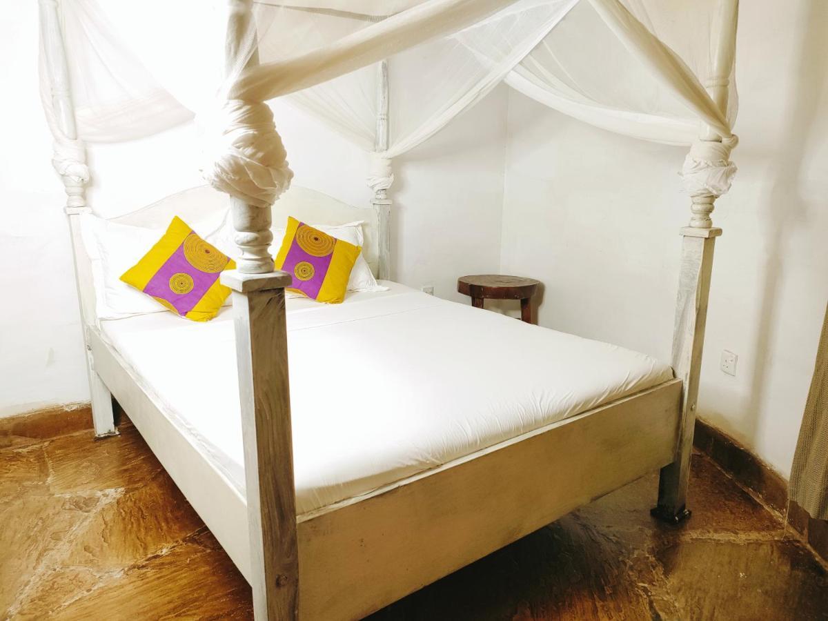 Upani In Diani Bed and Breakfast Diani Beach Eksteriør billede