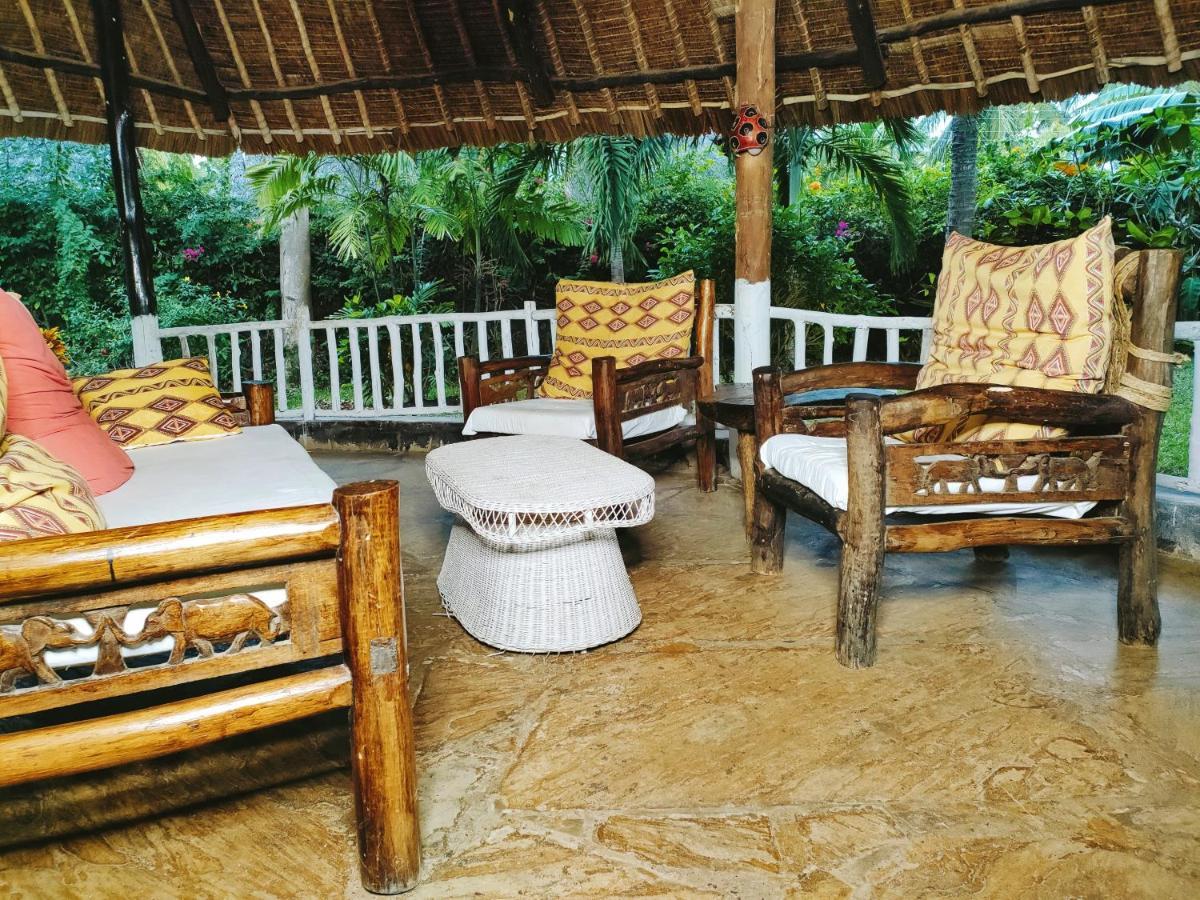 Upani In Diani Bed and Breakfast Diani Beach Eksteriør billede
