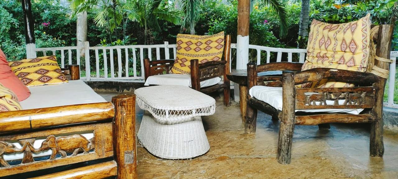 Upani In Diani Bed and Breakfast Diani Beach Eksteriør billede