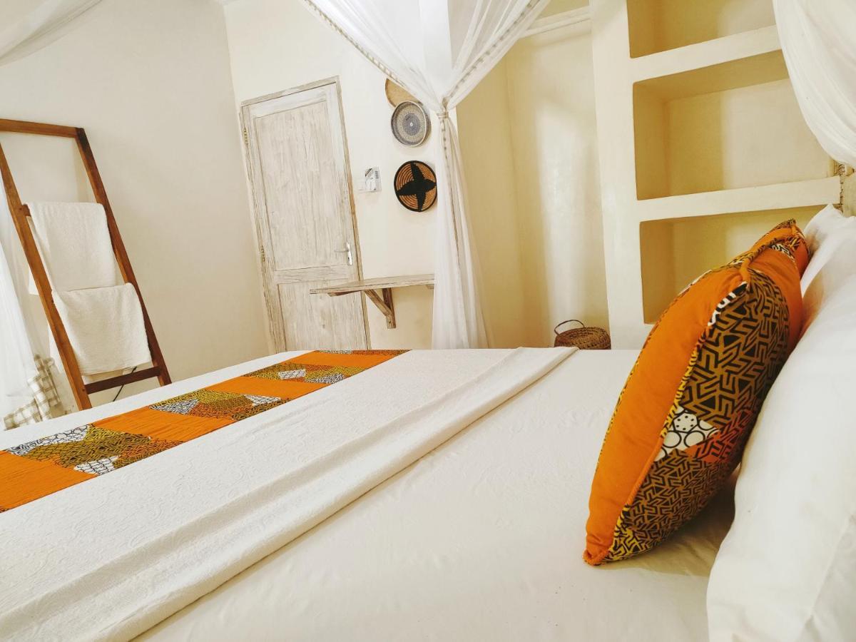 Upani In Diani Bed and Breakfast Diani Beach Eksteriør billede