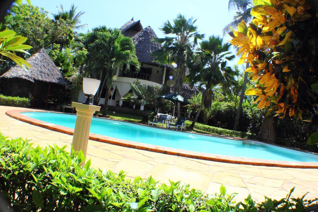 Upani In Diani Bed and Breakfast Diani Beach Eksteriør billede
