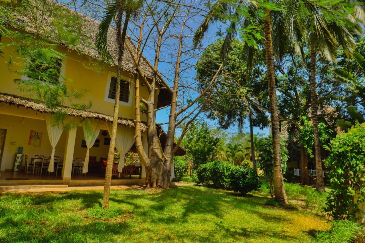 Upani In Diani Bed and Breakfast Diani Beach Eksteriør billede