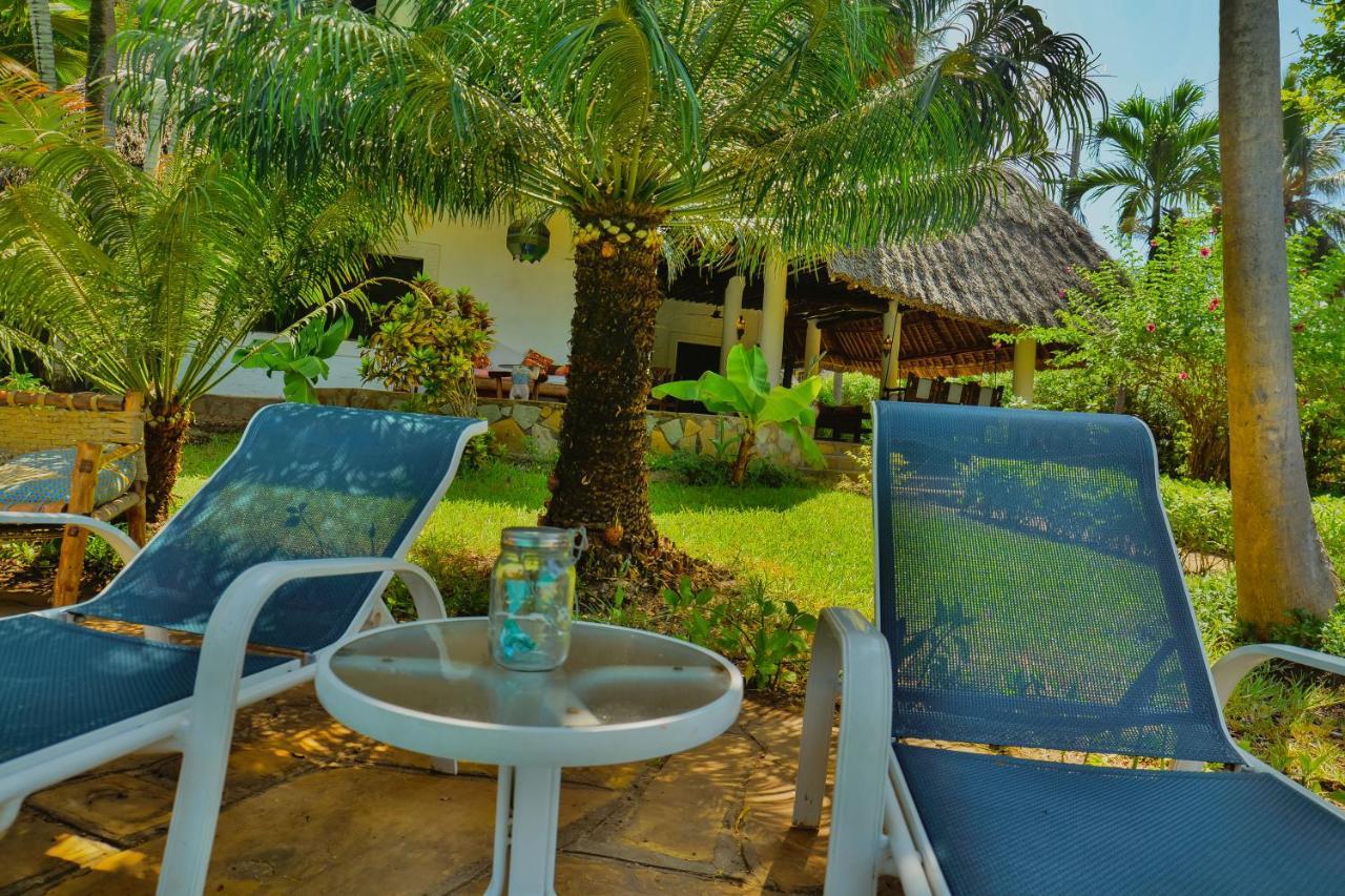 Upani In Diani Bed and Breakfast Diani Beach Eksteriør billede