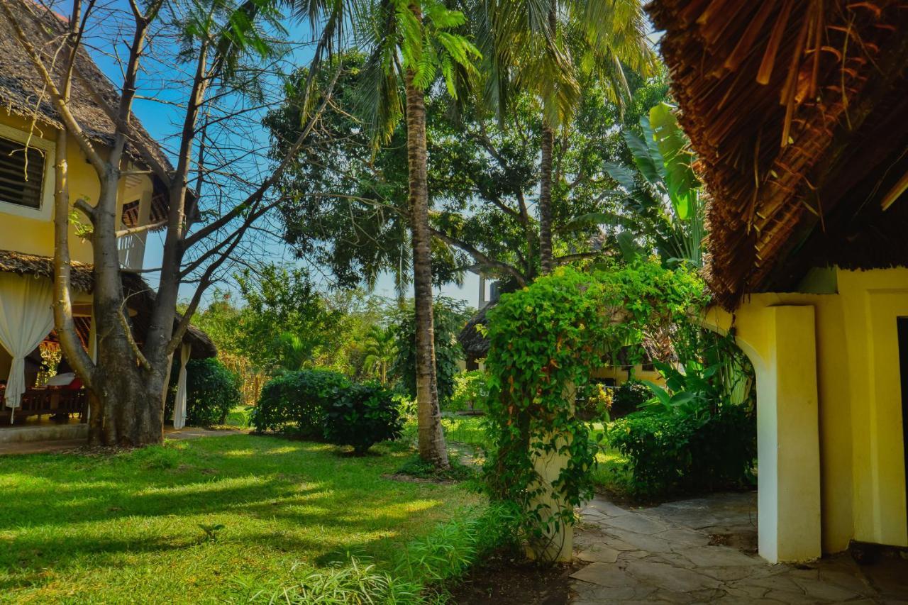 Upani In Diani Bed and Breakfast Diani Beach Eksteriør billede