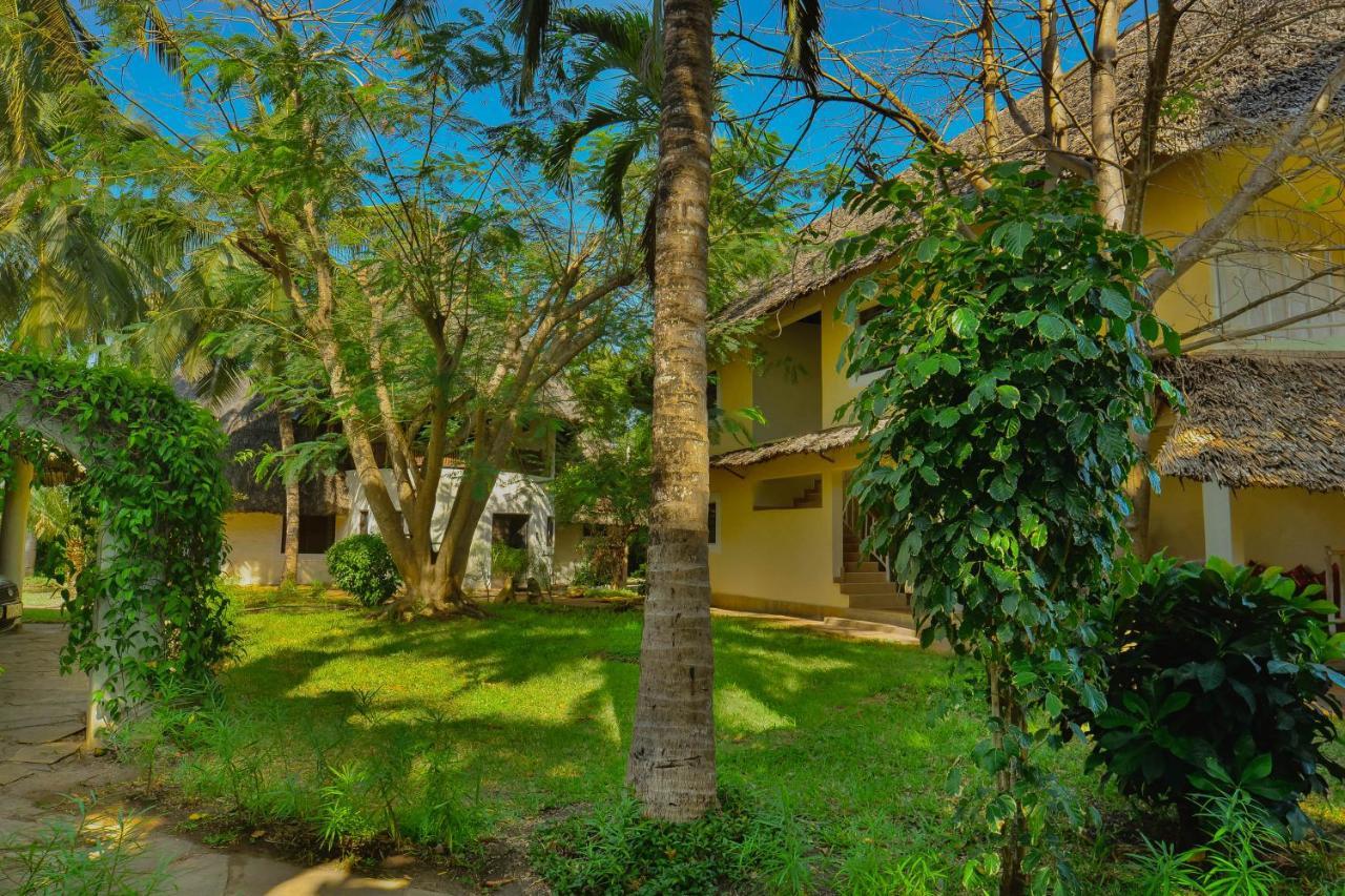 Upani In Diani Bed and Breakfast Diani Beach Eksteriør billede